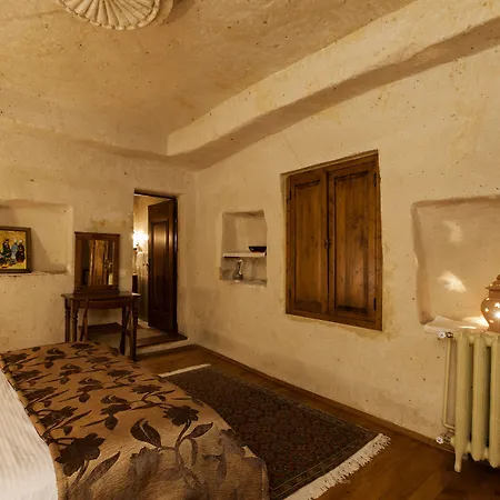 4 Cave House - Special Class 3* אורגופ